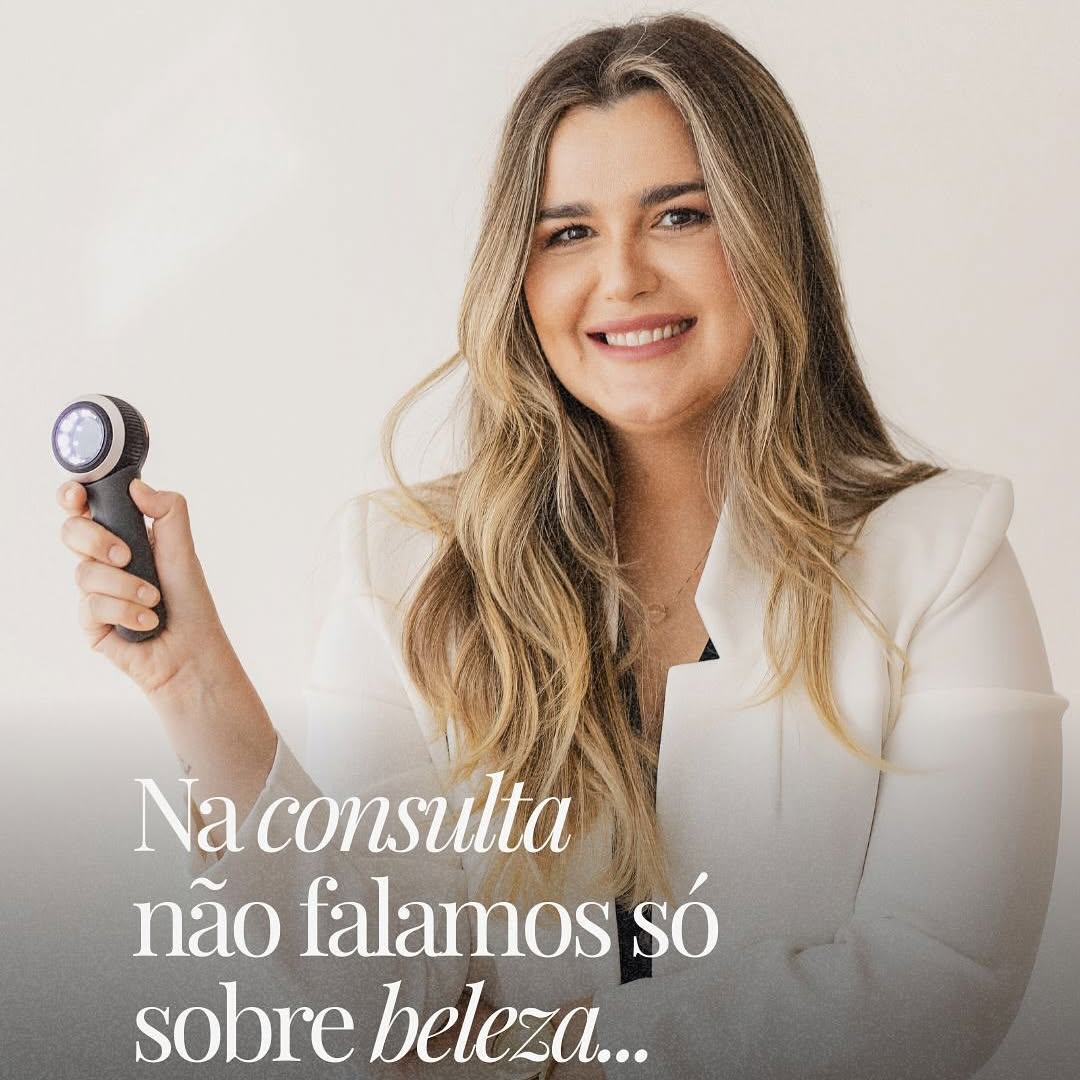 Foto do Instagram da Dra. Carolina Destefani no consultório